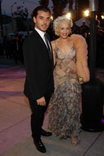 Gwen Stefani feet photo thumbnail