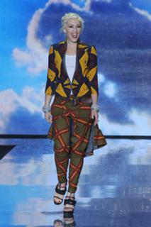 Gwen Stefani feet photo thumbnail