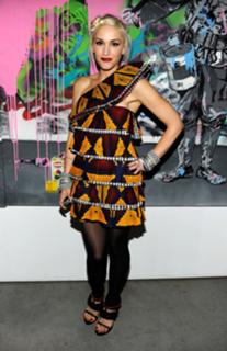 Gwen Stefani feet photo thumbnail