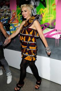 Gwen Stefani feet photo thumbnail