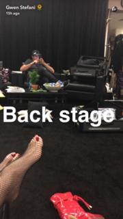 Gwen Stefani feet photo thumbnail