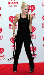 Gwen Stefani feet photo thumbnail