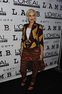 Gwen Stefani feet photo thumbnail