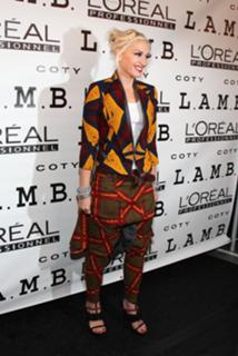 Gwen Stefani feet photo thumbnail