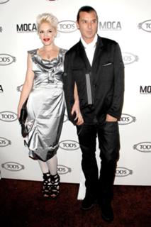 Gwen Stefani feet photo thumbnail