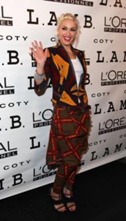 Gwen Stefani feet photo thumbnail