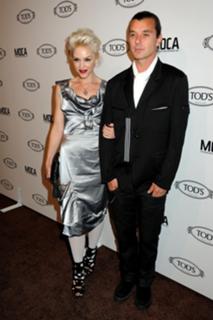 Gwen Stefani feet photo thumbnail