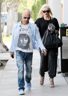 Gwen Stefani feet photo thumbnail