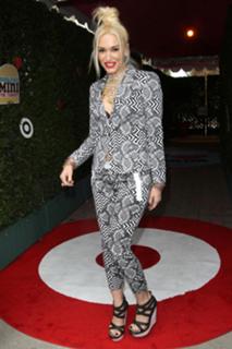 Gwen Stefani feet photo thumbnail