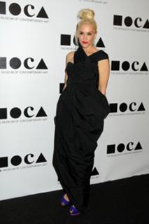 Gwen Stefani feet photo thumbnail