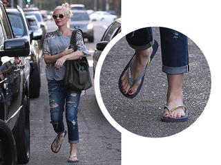 Gwen Stefani feet photo thumbnail