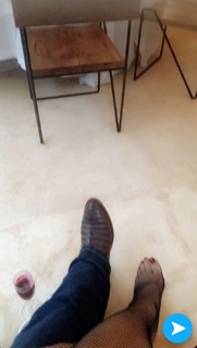 Gwen Stefani feet photo thumbnail