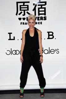 Gwen Stefani feet photo thumbnail