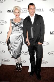 Gwen Stefani feet photo thumbnail