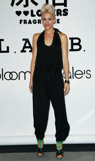 Gwen Stefani feet photo thumbnail