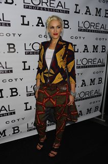 Gwen Stefani feet photo thumbnail