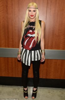 Gwen Stefani feet photo thumbnail