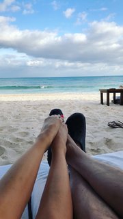 Gwen Stefani feet photo thumbnail