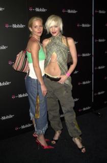 Gwen Stefani feet photo thumbnail