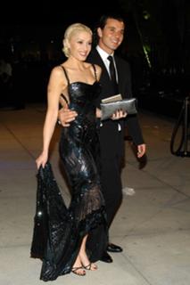 Gwen Stefani feet photo thumbnail