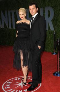 Gwen Stefani feet photo thumbnail