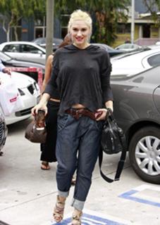 Gwen Stefani feet photo thumbnail