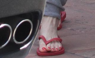 Gwen Stefani feet photo thumbnail