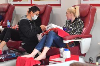 Gwen Stefani feet photo thumbnail