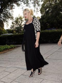 Gwen Stefani feet photo thumbnail