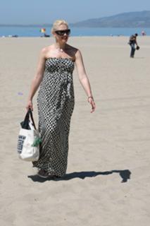 Gwen Stefani feet photo thumbnail