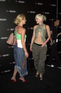 Gwen Stefani feet photo thumbnail