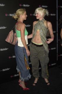 Gwen Stefani feet photo thumbnail