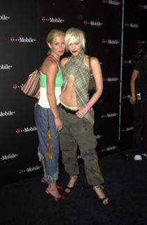 Gwen Stefani feet photo thumbnail