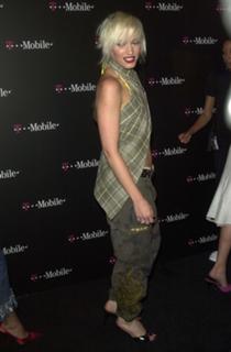 Gwen Stefani feet photo thumbnail