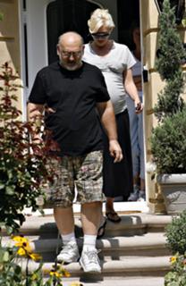 Gwen Stefani feet photo thumbnail