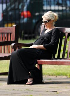 Gwen Stefani feet photo thumbnail