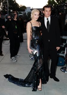 Gwen Stefani feet photo thumbnail