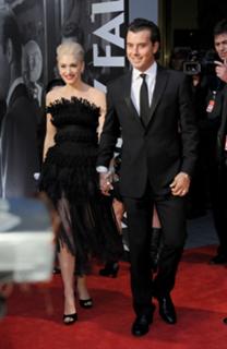 Gwen Stefani feet photo thumbnail