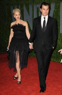 Gwen Stefani feet photo thumbnail