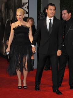 Gwen Stefani feet photo thumbnail