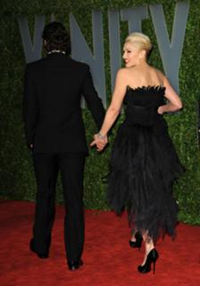 Gwen Stefani feet photo thumbnail