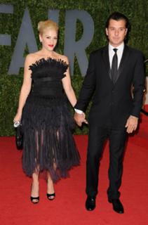 Gwen Stefani feet photo thumbnail