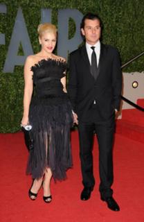 Gwen Stefani feet photo thumbnail