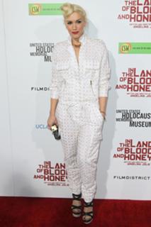 Gwen Stefani feet photo thumbnail