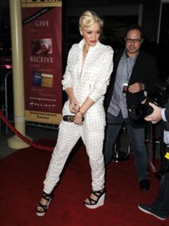 Gwen Stefani feet photo thumbnail