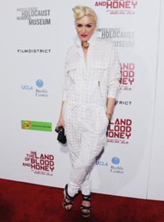 Gwen Stefani feet photo thumbnail