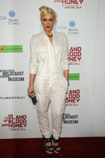 Gwen Stefani feet photo thumbnail