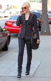 Gwen Stefani feet photo thumbnail