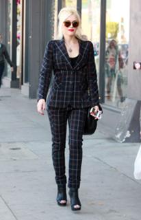 Gwen Stefani feet photo thumbnail