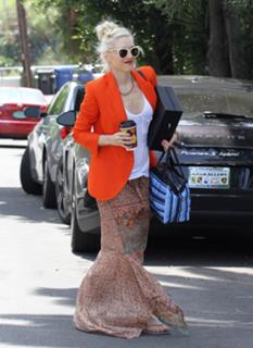 Gwen Stefani feet photo thumbnail